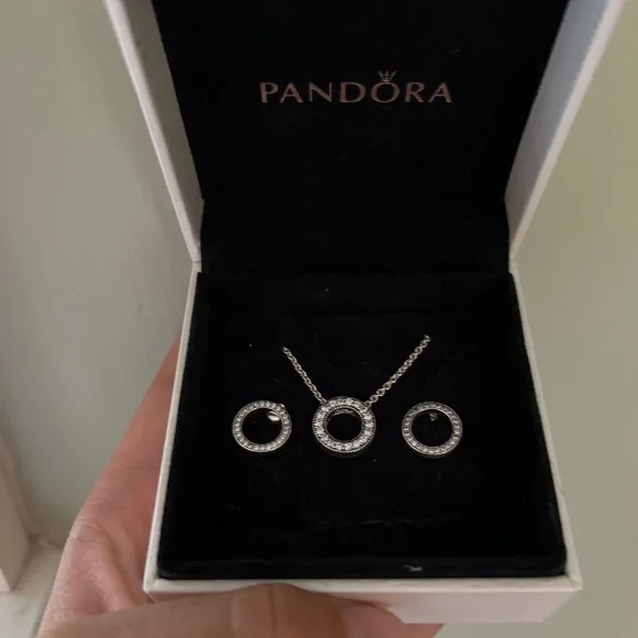 Circle of Sparkle Pandora necklace and earrings